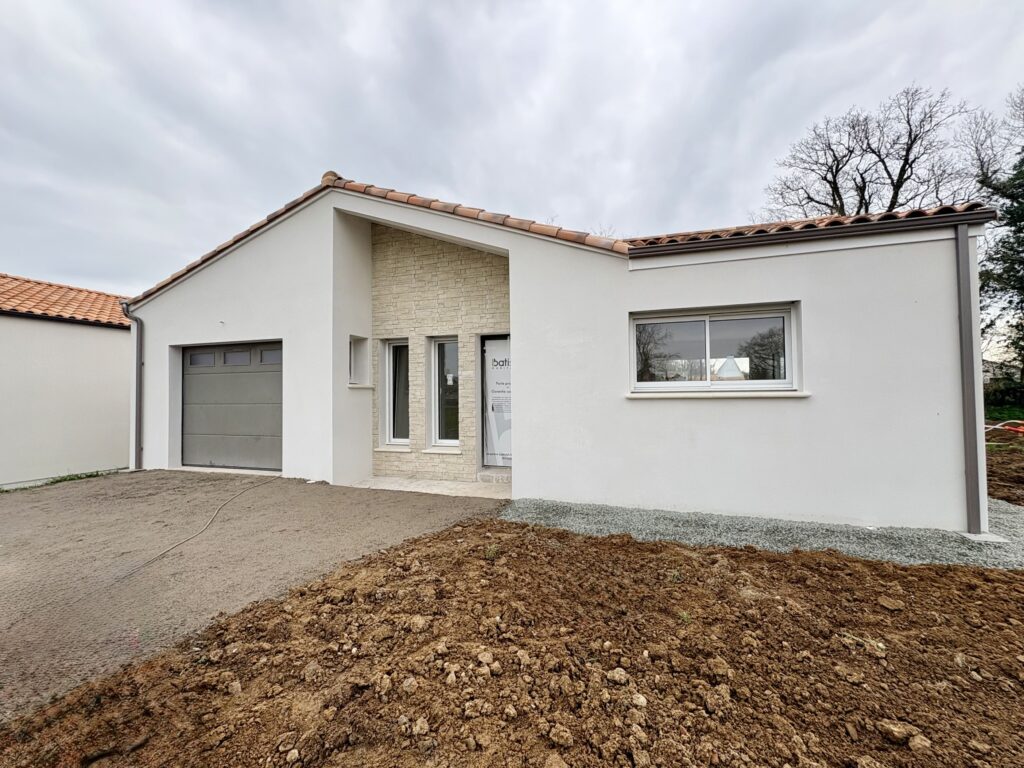 Maison traditionnelle avec garage construite par Les Pavillons du Bocage, La Roche-sur-Yon 2026